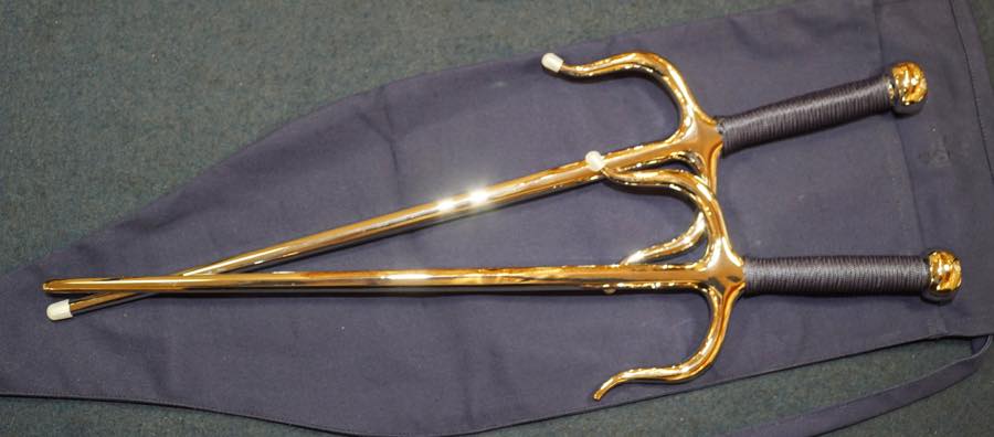 楽天市場】武具 十手 釵 サイ 琉球古武術 53CM 鉄製 銀色 二本セット