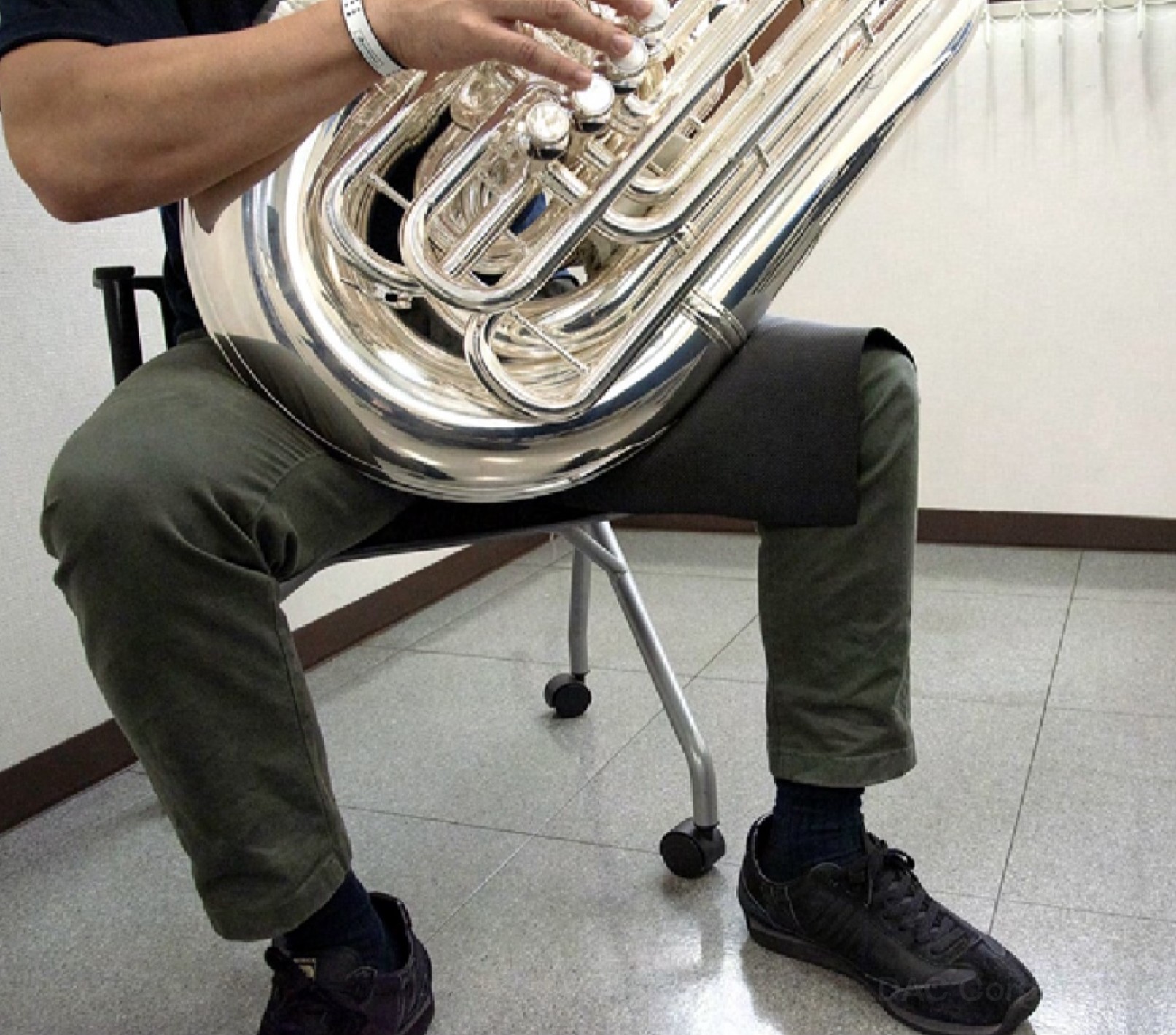 楽天市場】チューバ座奏用スタンド Galax（ギャラックス）GTS-01