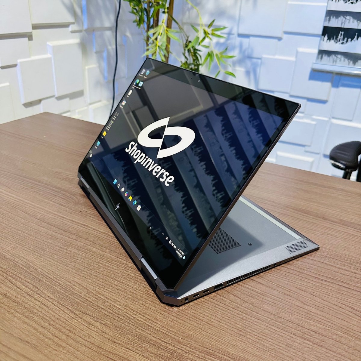 HP zBook Studio x360 G5 - 9th Gen. Intel Core i7 - 512GB SSD