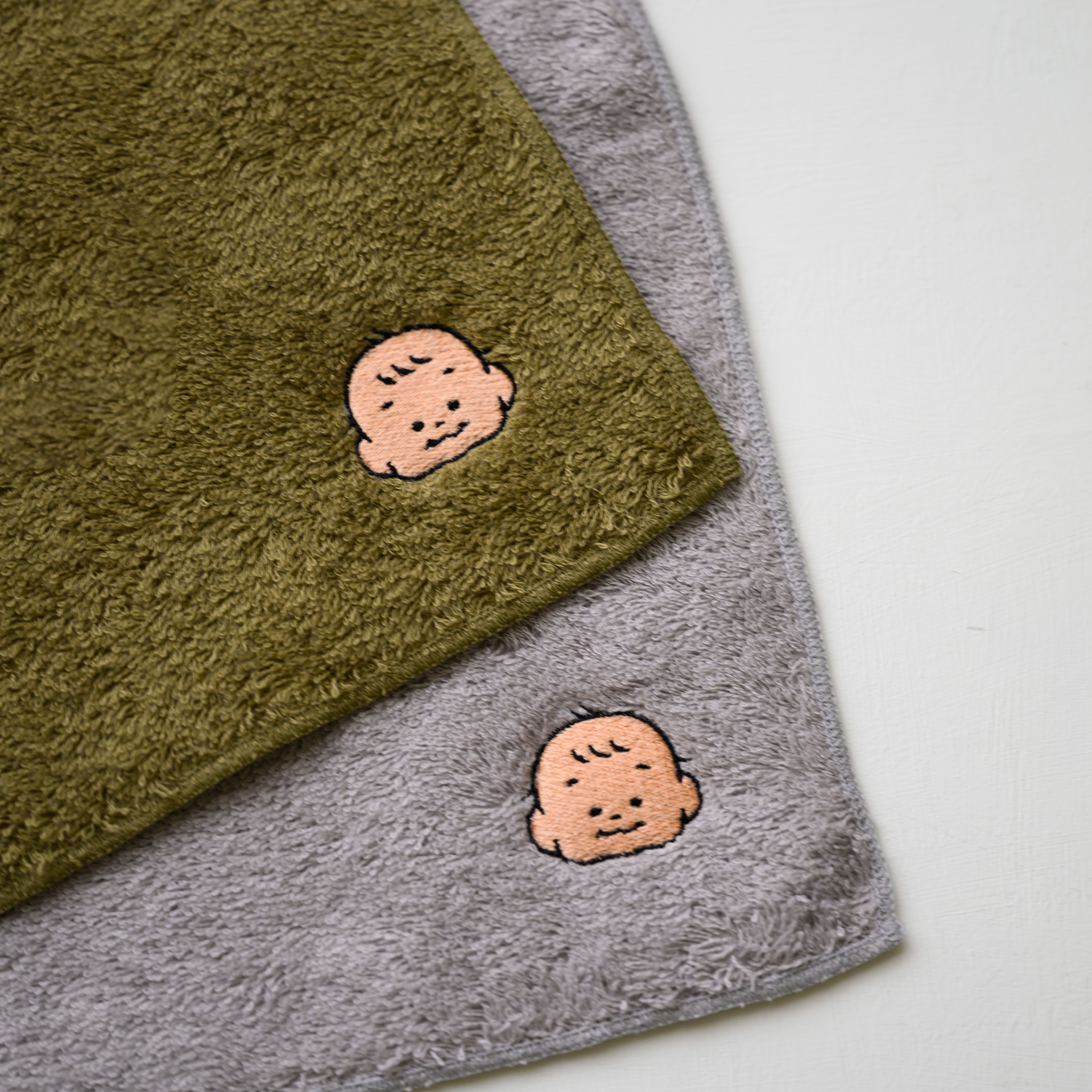 刺繍タオルハンカチ(全6色) – GOODS SHOP TAPUTAPU