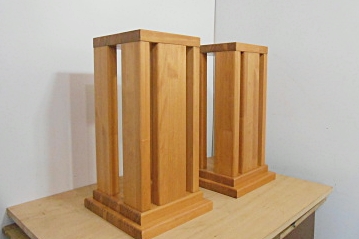 スピーカーに合わせて寸法オーダーができる木製無垢スピーカースタンド