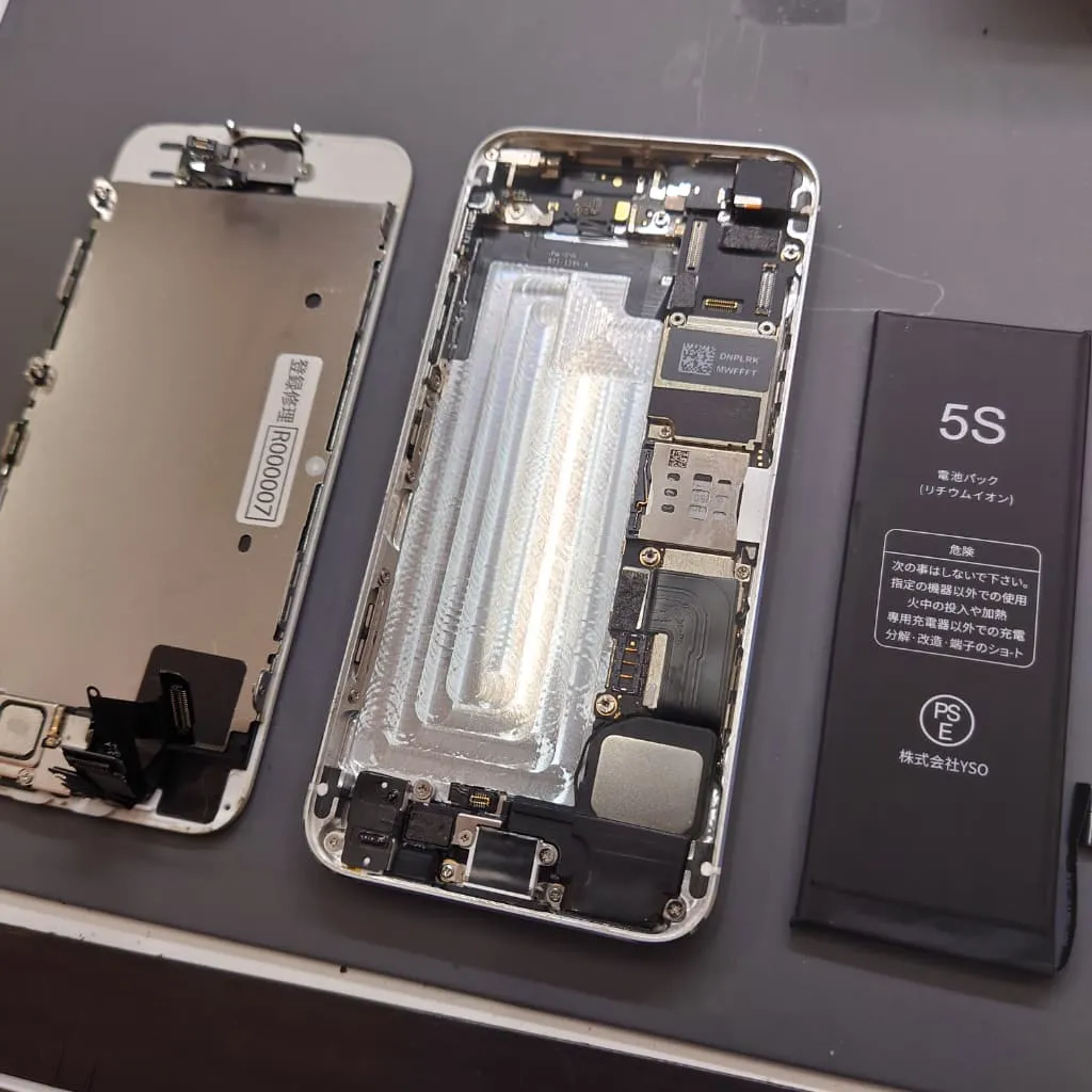 S*）様 iPhone 8 256GB SIMフリー 本体 (バッテリー交換推奨 2025年