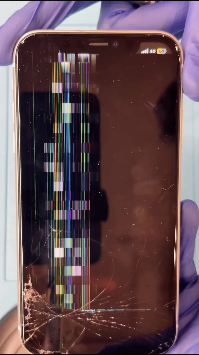 保存版】iPhoneの画面割れは放置NG！その理由とは？ | お近くのiPhone