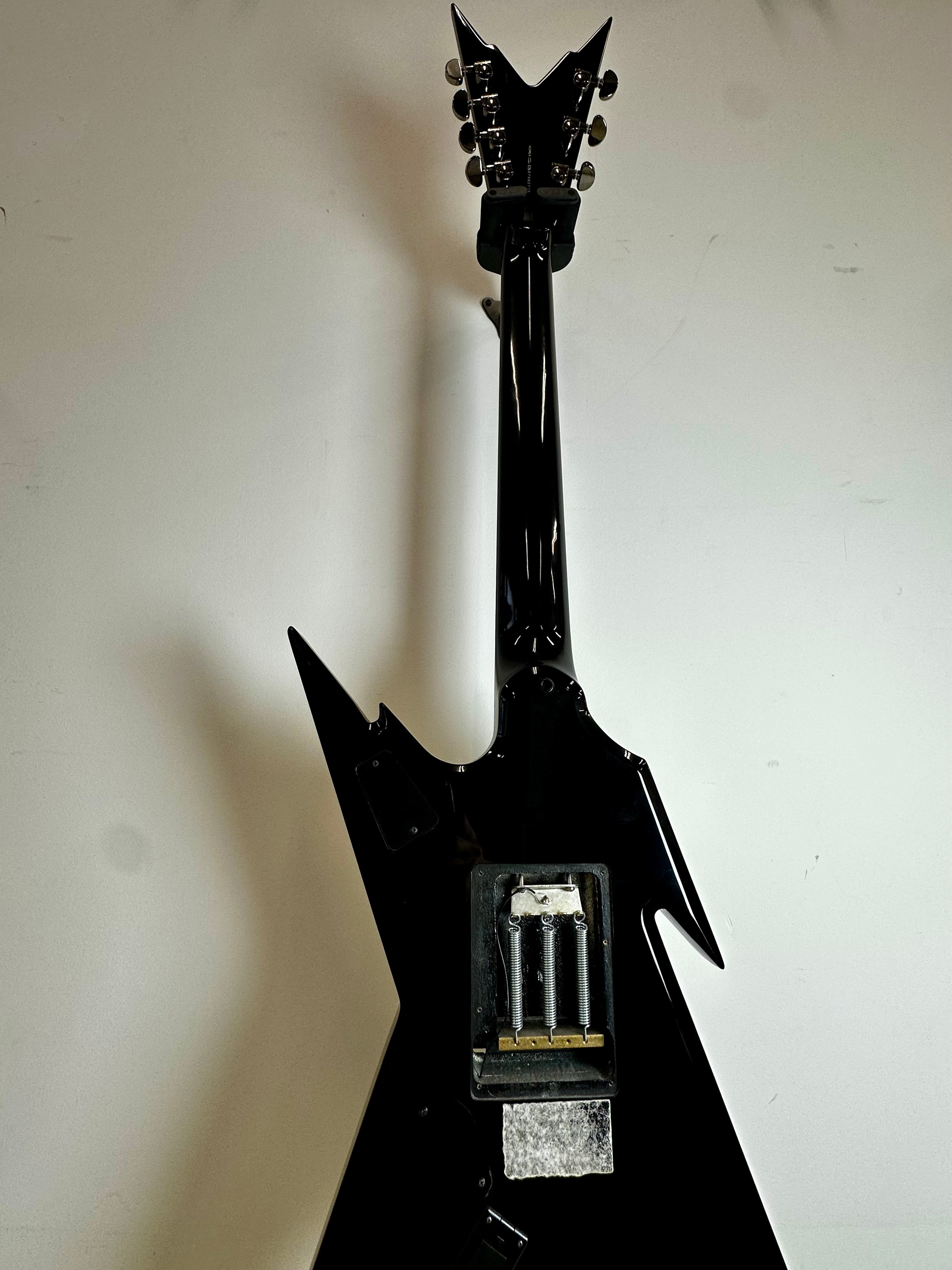 Dean Razorback 7 string - Black w/Yellow Bevels