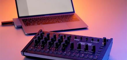 Korg Drumlogue Hybrid Drum Machine – DJ TechTools