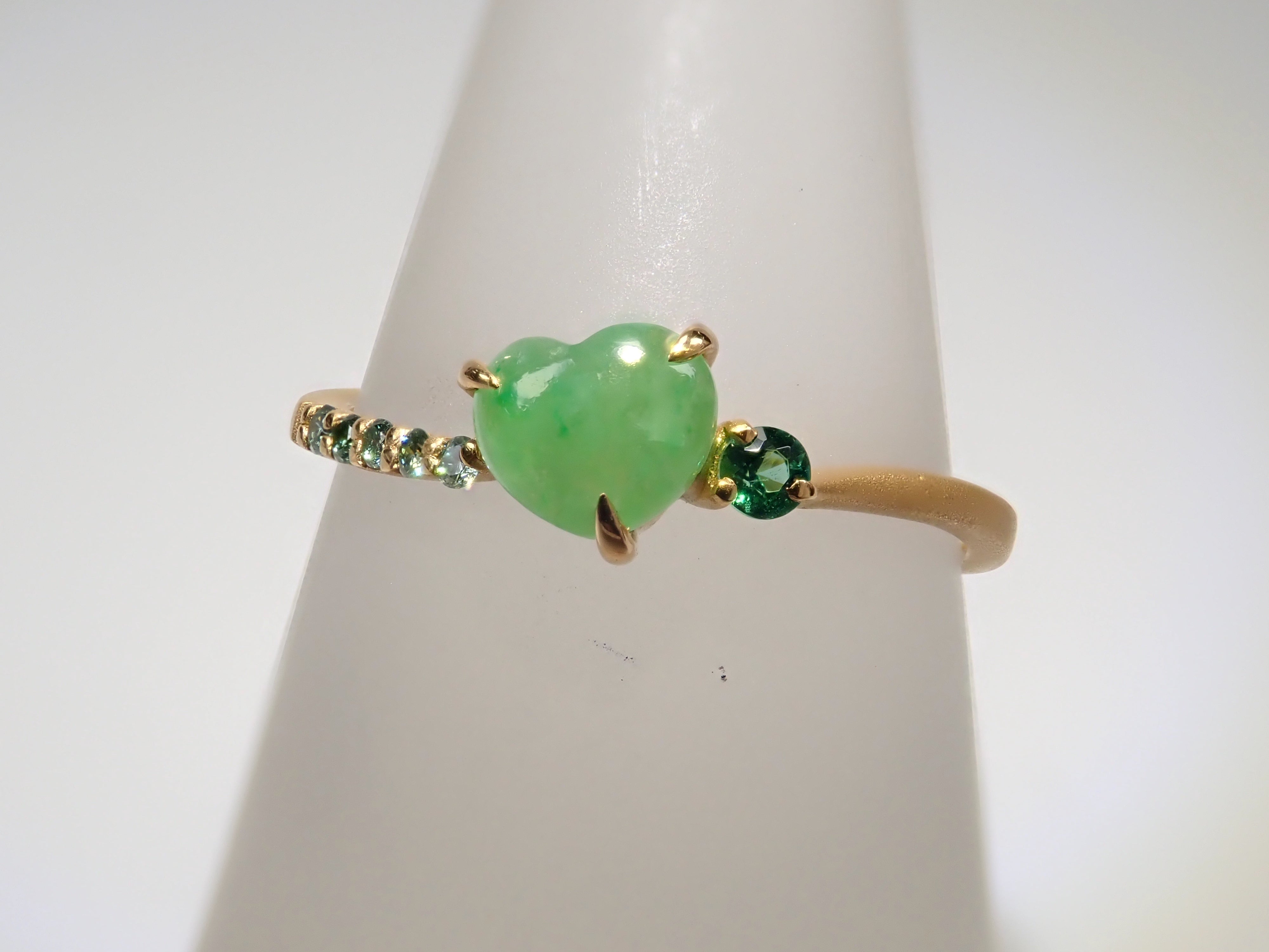 K18YG ミャンマー産翡翠（ヒスイ） 0.434ct・エメラルドリング