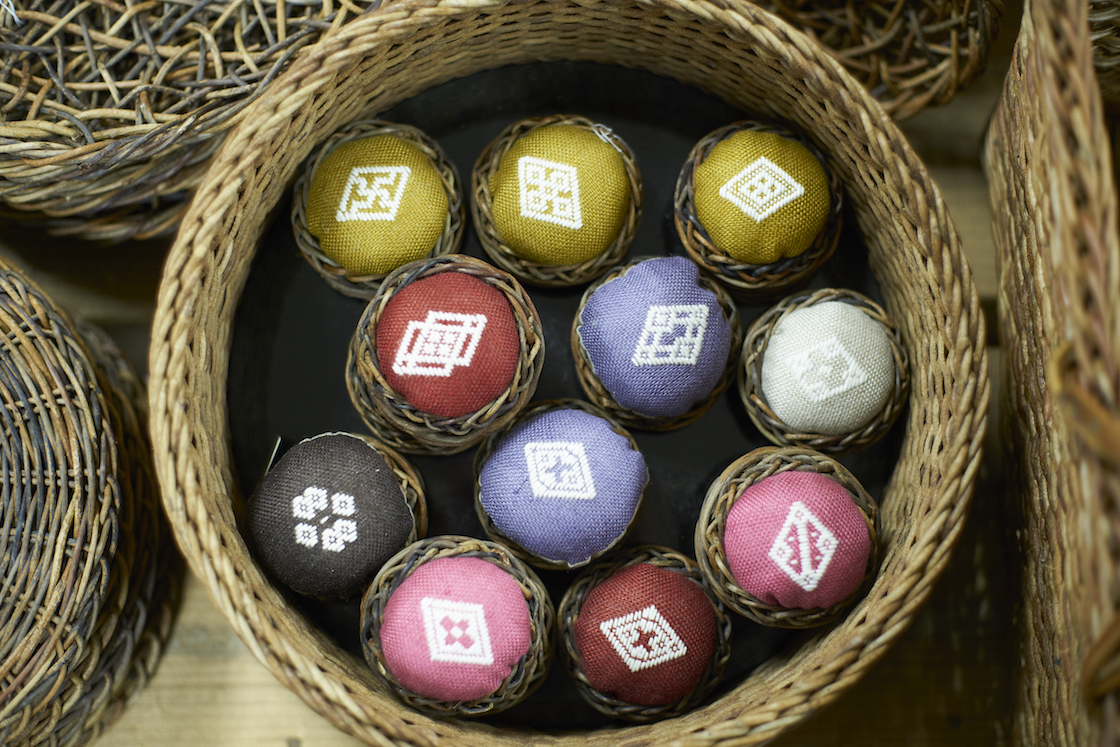 あけびかごの聖地・青森の宮本工芸で選び方やお手入れ方法を聞きました