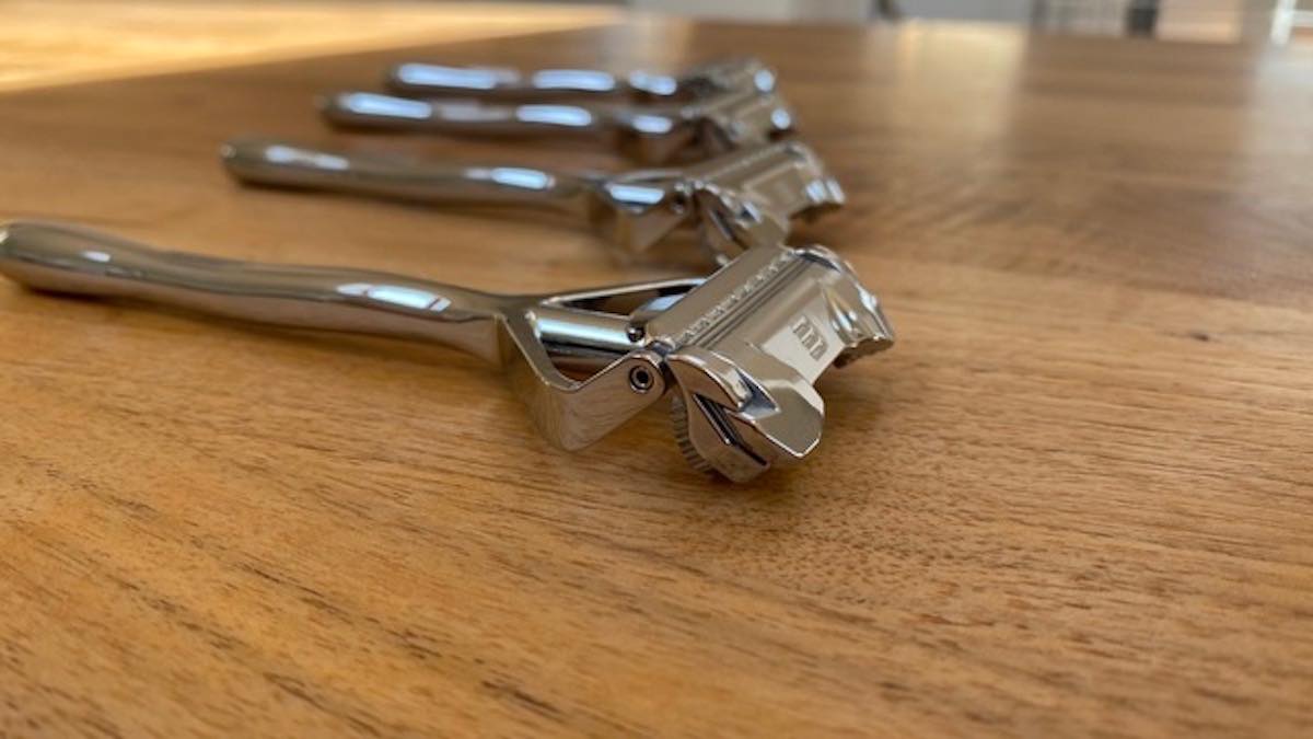 手にした質感がたまらないドイツ製シェーバーは替刃に高コスパな工夫