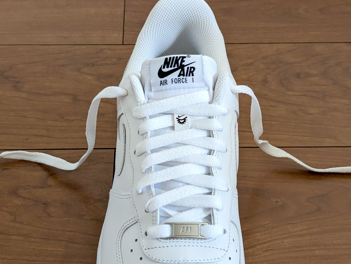 手を使わず脱ぎ履き可！ナイキ「エアフォース1」フライイーズ仕様の