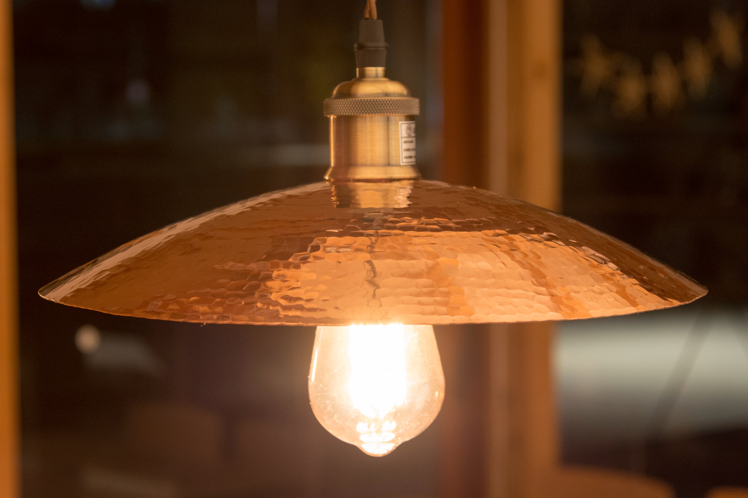 伝統金属工芸・鍛金師こだわりの「純銅たたき出しランプシェード」数量