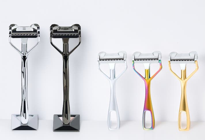 肌にやさしく寄り添うホバリングヘッド搭載。磁力が変えた首振り3枚刃