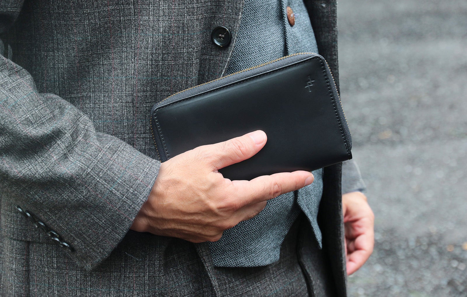 美しい艶革で魅せる【大人のための新感覚長財布】挟める多機能マルチ