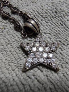 ジャスティン·デービス 星形クリスタルペンダント ネックレス 王冠の