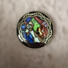 ディズニー わんわん物語のアニメピンバッジ - メルカリ