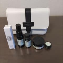 カタール航空ビジネスアメニティ5種類、ポーチ。今年2月搭乗品 - メルカリ