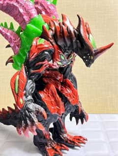 ウルトラマン 禍々アークベリアル ソフビ 無版権、マガオロチ×ベリアル