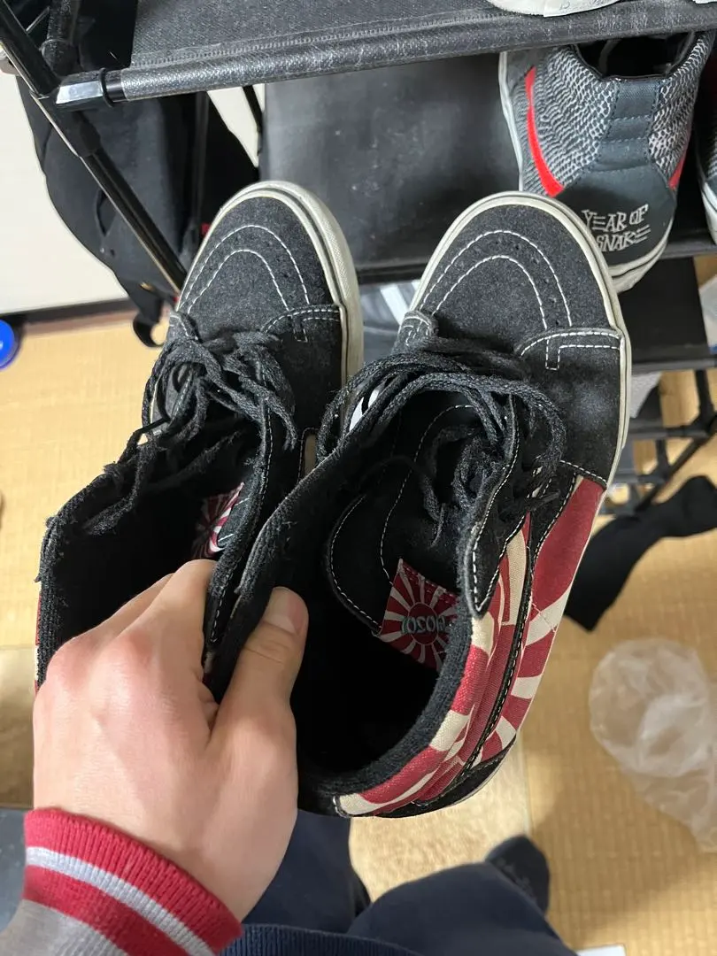 Vans ホソイスニーカー 黒/赤/クリーム