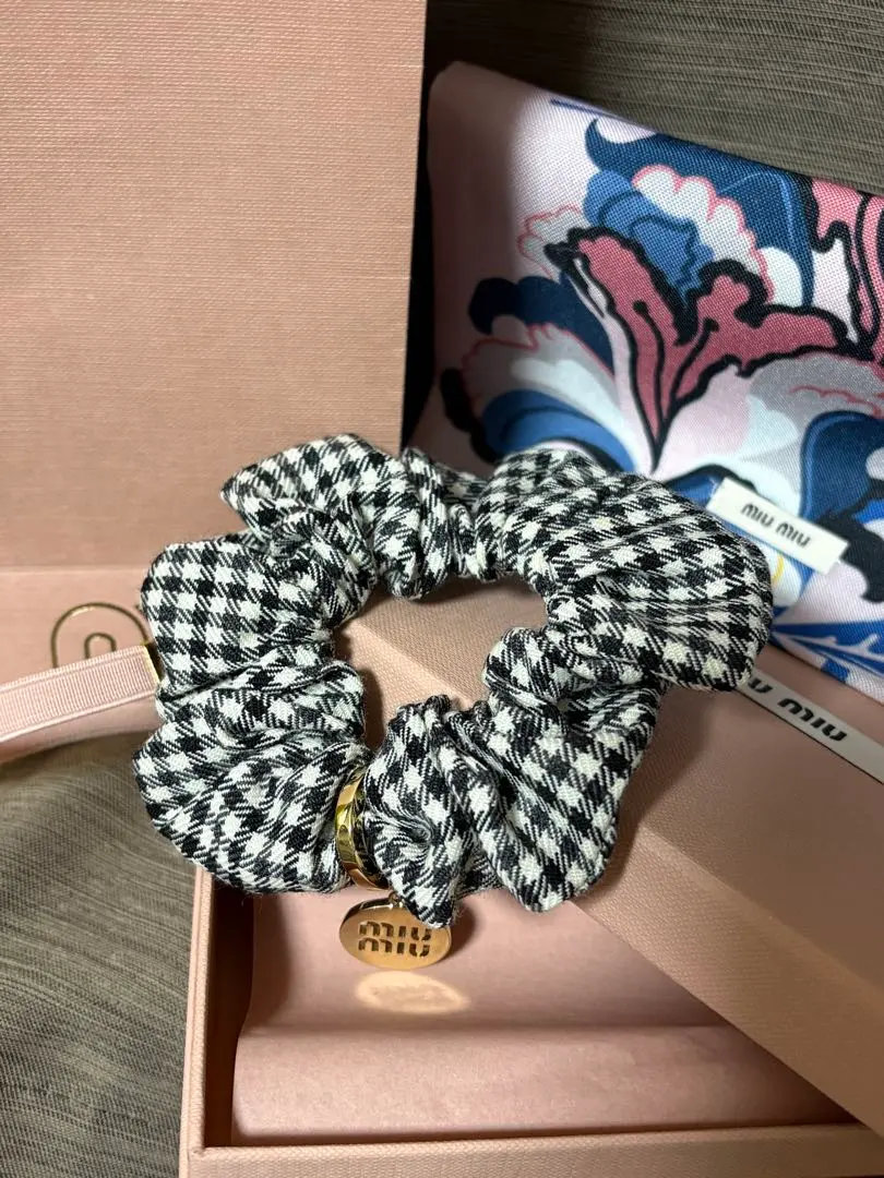 2026年最新】MIU MIU ヘアゴム・シュシュの人気アイテム - メルカリ
