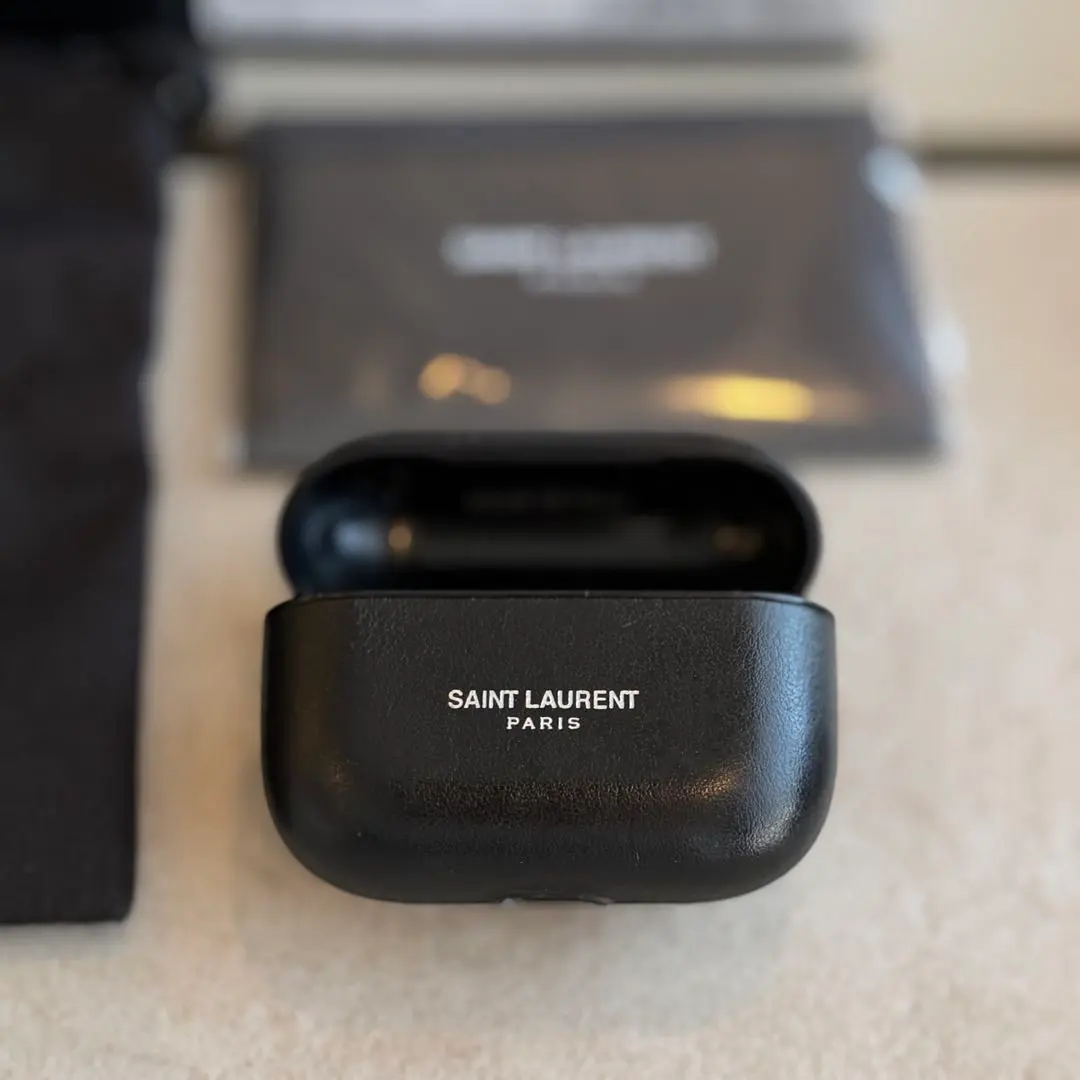 2026年最新】Saint Laurent イヤホンケースの人気アイテム - メルカリ
