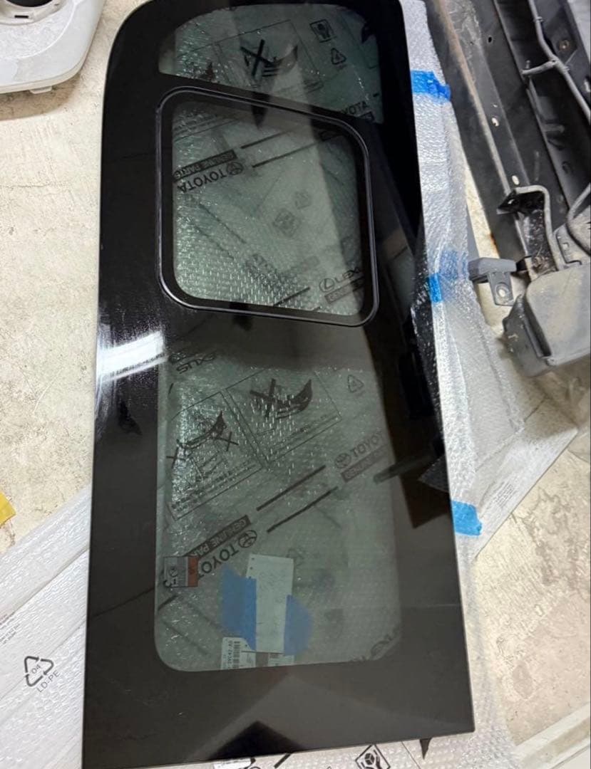 ハイエーススライドガラスHeart ハイエース ワゴンGL スライドガラス左 クォーターガラス左 小窓付き