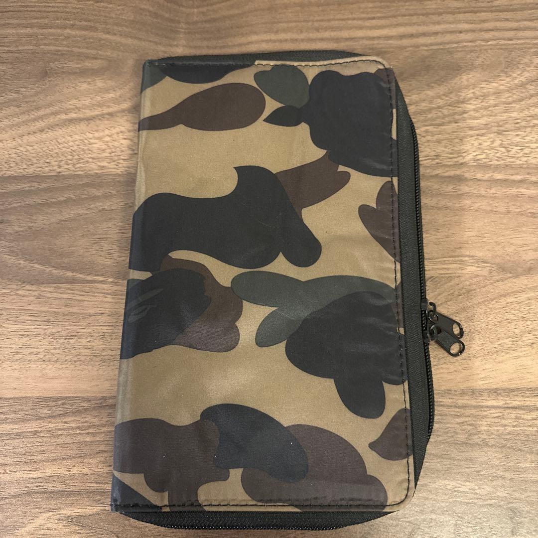 A BATHING APE 迷彩 パスポートケース カード入れ - メルカリ