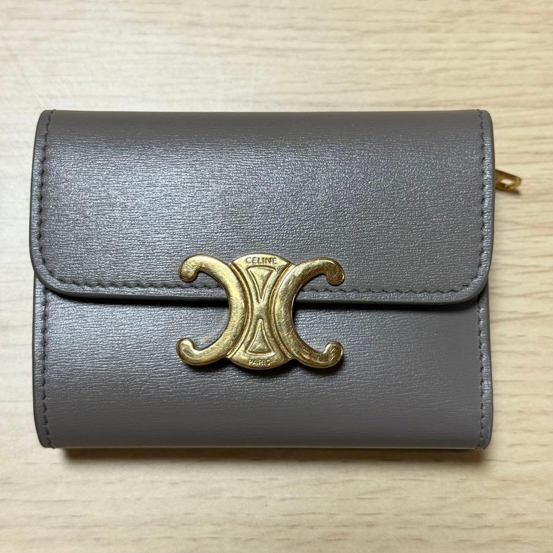 CELINE セリーヌ 入れ付きコンパクトウォレット トリオンフ ☆CELINE☆ コイン入れ付きコンパクトウォレット トリオンフ (CELINE