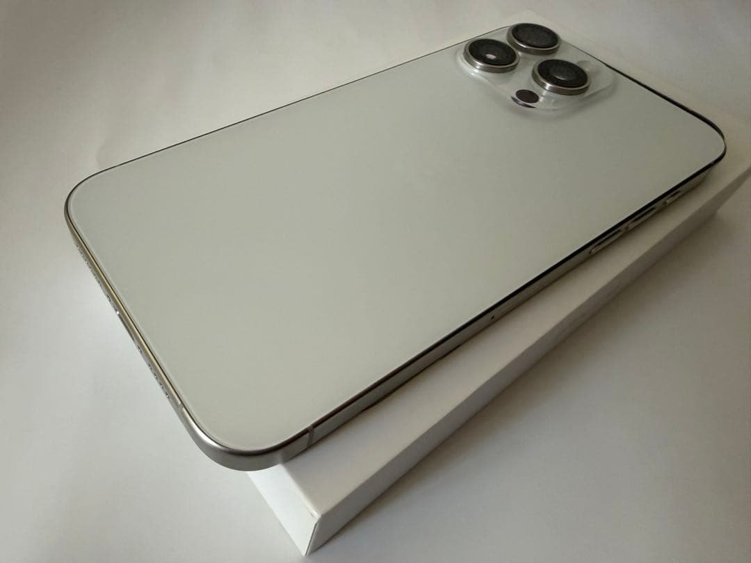 iPhone 15 Pro Maxホワイト 本体