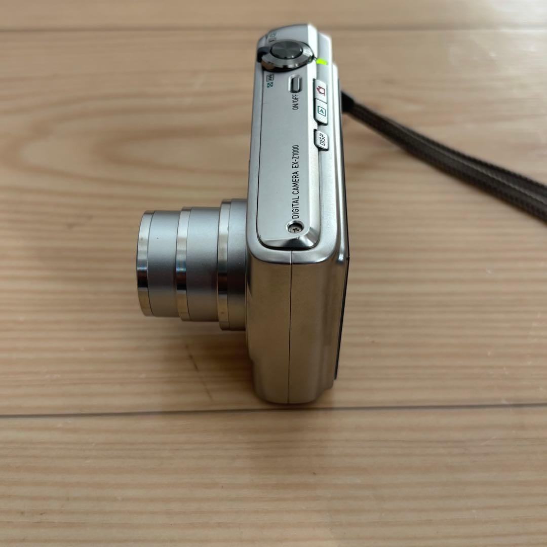 美品　CASIO EXILIM EX-Z1000 コンデジ　デジカメ　カシオ