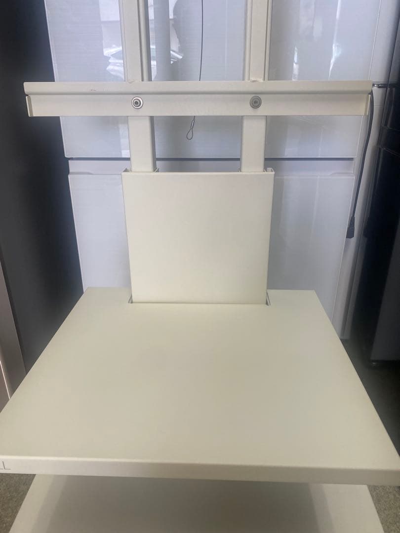 じゆんじゆん　テレビスタンド WALL V2 ロータイプ 棚板付き