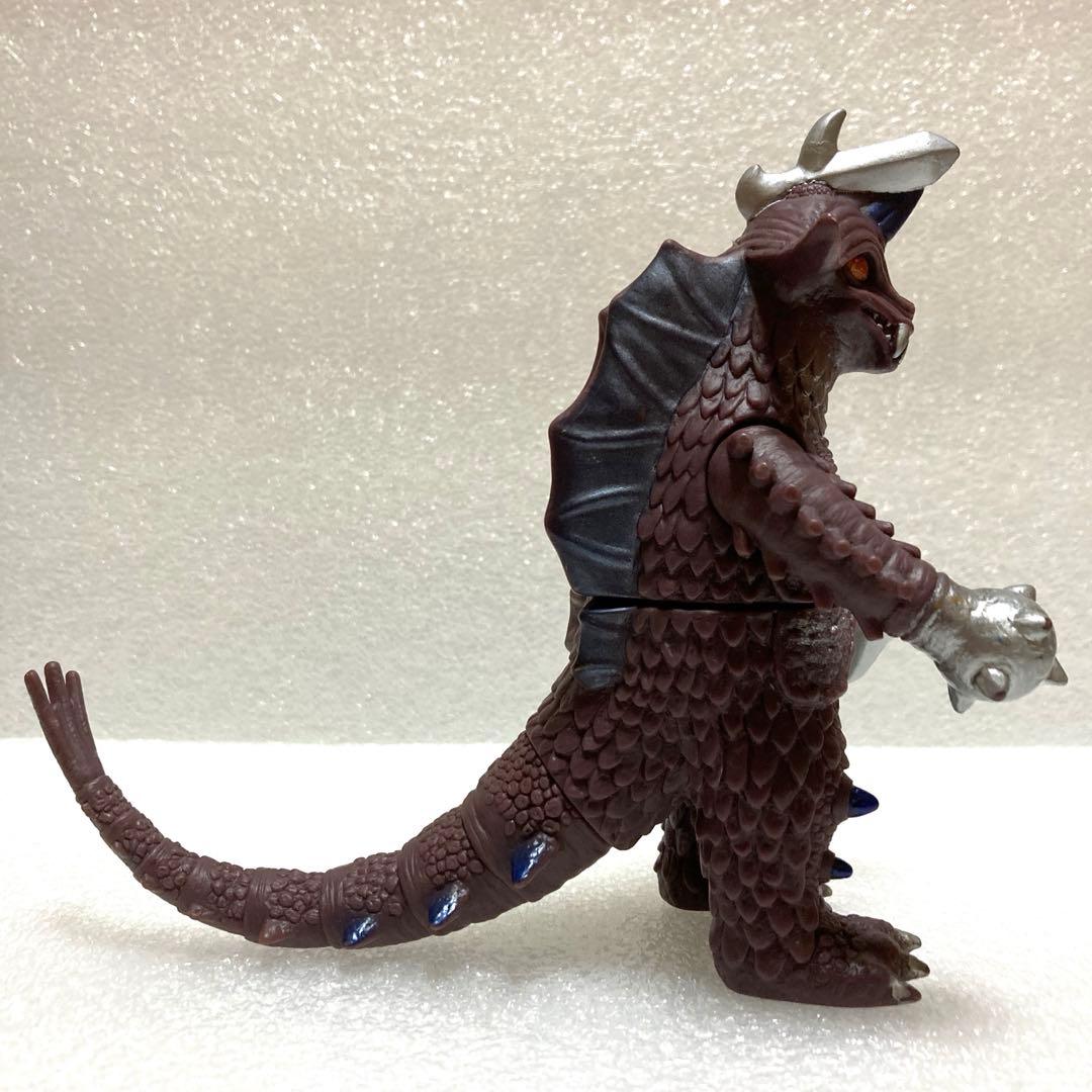 ウルトラ怪獣500 殺し屋超獣 バラバ ソフビ ライブサイン付き - メルカリ