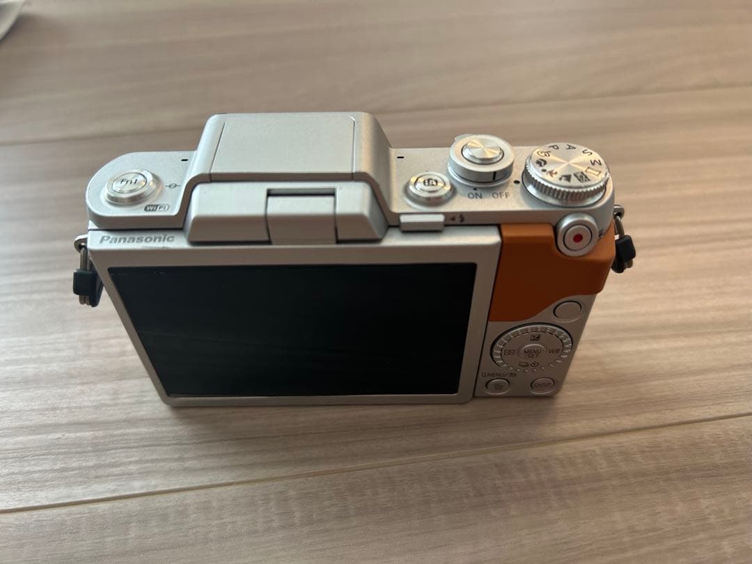 Panasonic パナソニック LUMIX DMC-GF7 ミラーレス一眼
