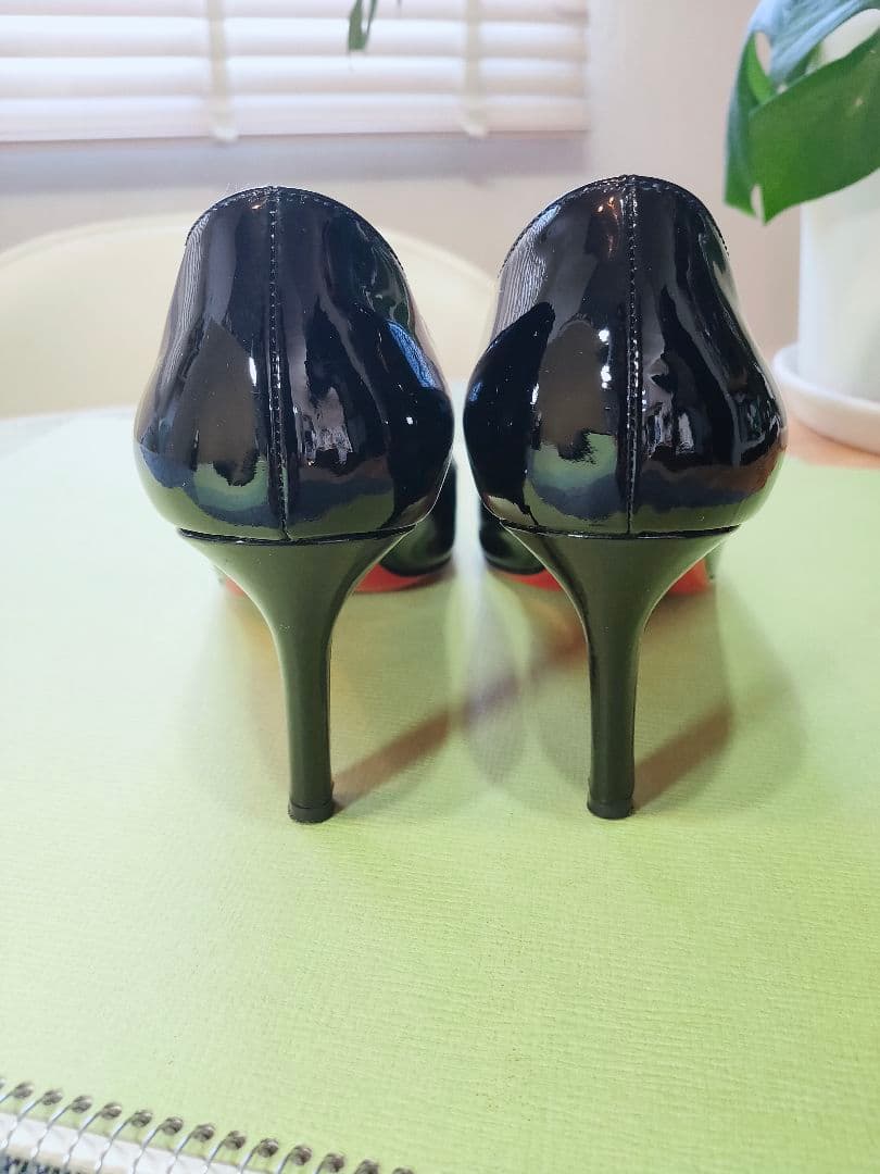 Christian Louboutin 黒 エナメル ピンヒール 22.5cm