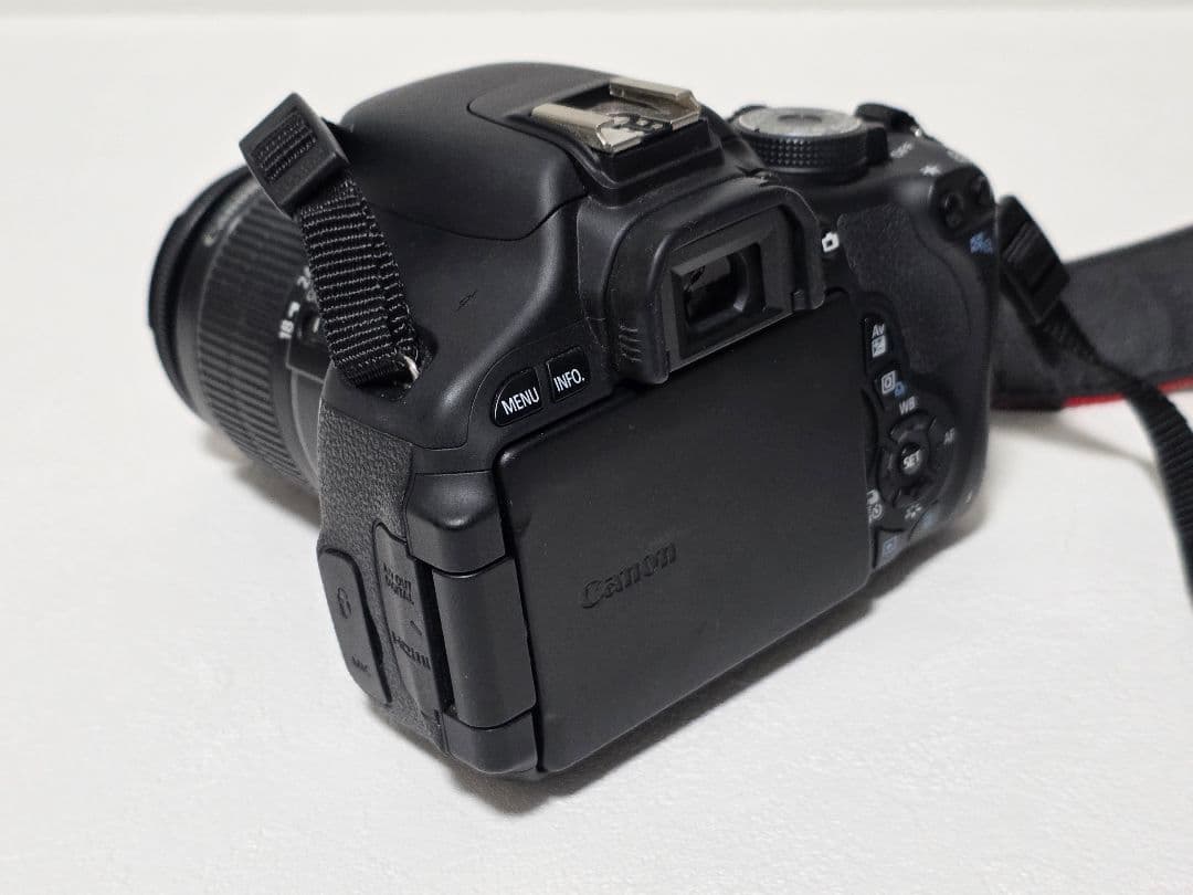 【送料込み】キャノン Canon EOS Kiss X5 デジタル一眼レフカメラ