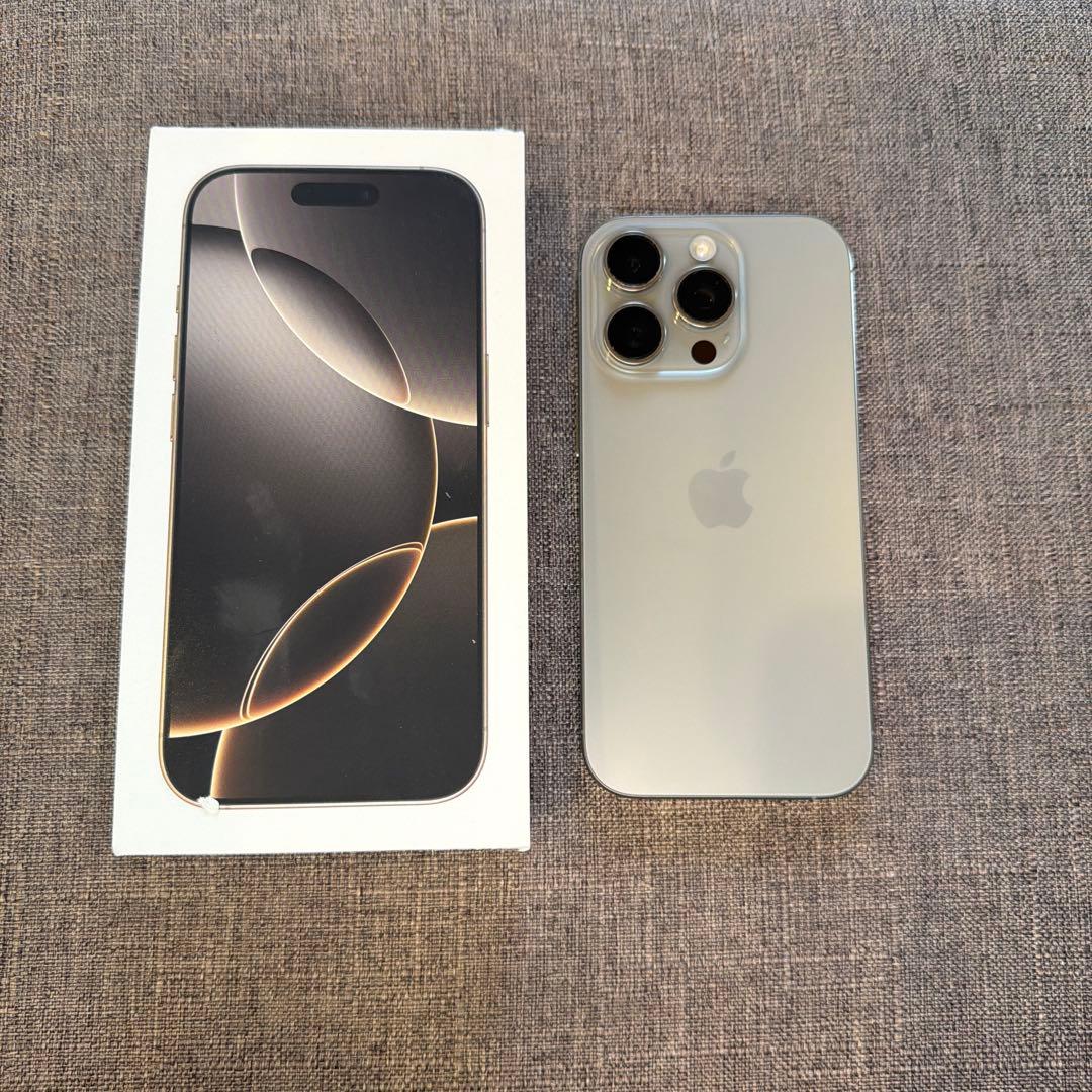 Apple iPhone 16 Pro シルバー SIMフリー　本体 画面割れ有