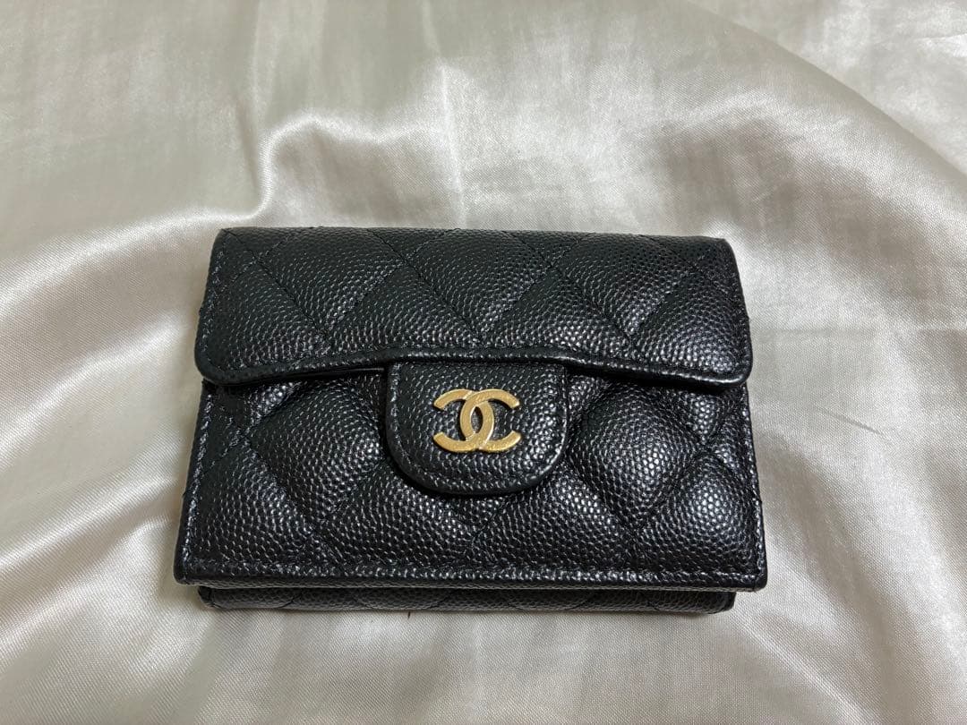CHANEL マトラッセ キャビアスキン 三つ折り財布 ブラック CHANEL（シャネル） 新作 新品 未使用 保管品 キャビアスキン ストーン