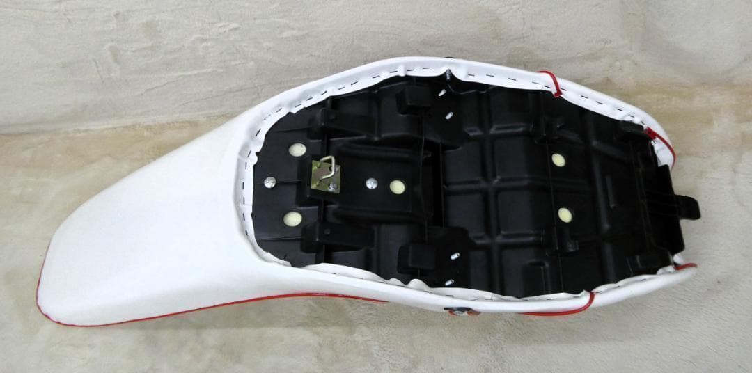 ゼファー400 前期 白赤エナ60センチ 三段シート/C1 C2 C3 C4初期