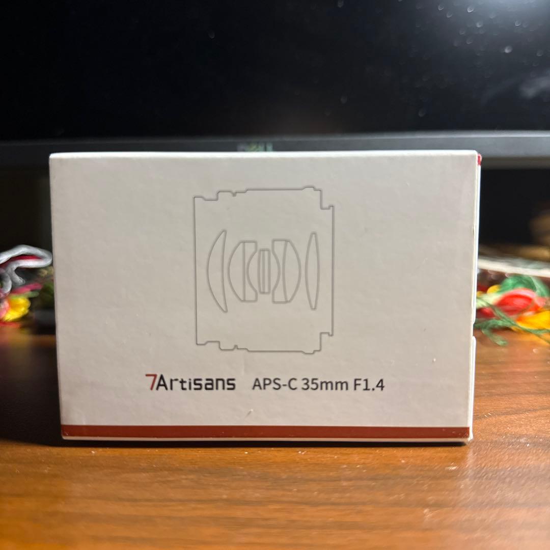 7Artisans APS-C 35mm F1.4 レンズ