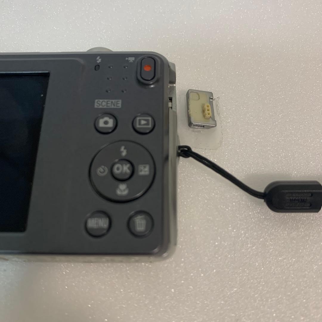 Nikon COOLPIX A300 シルバーコンパクトデジタルカメラ　ジャンク