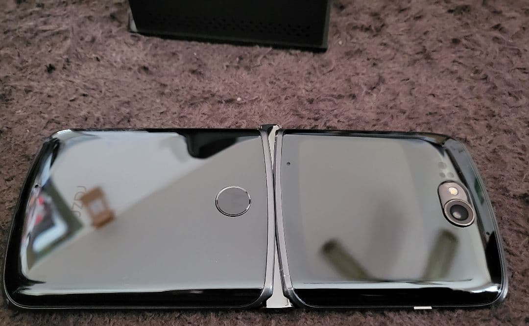 motorola razr 5g 1年使用　国内購入　基盤交換済