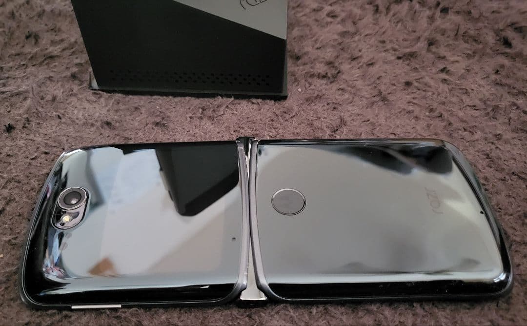 motorola razr 5g 1年使用　国内購入　基盤交換済