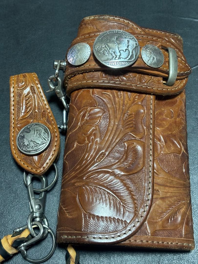 ALZUNI カービングレザー バイカーズウォレットの通販はau PAY