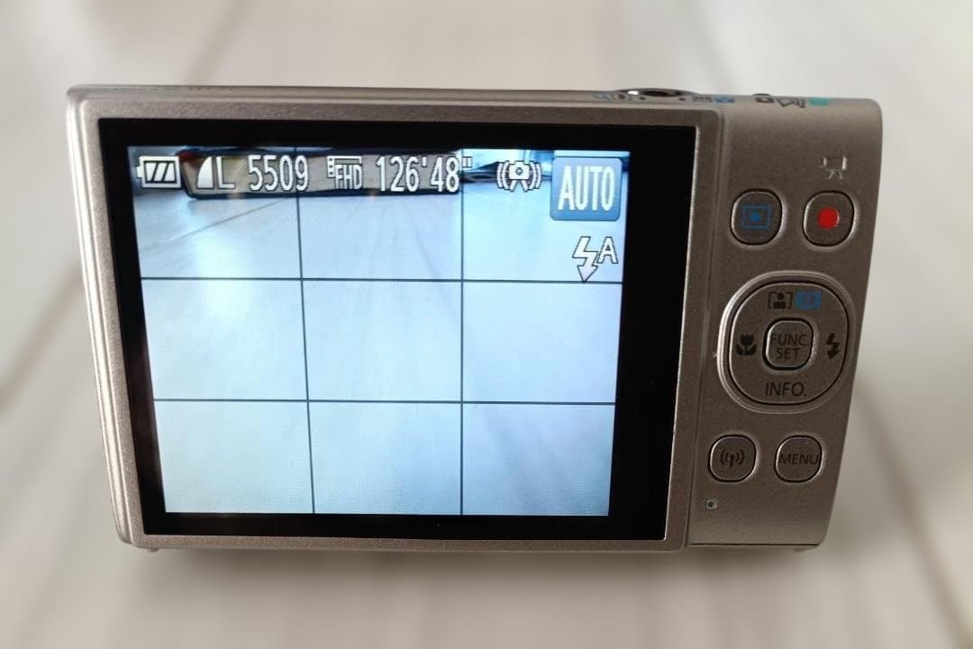 美品！CANON IXY650 デジタルカメラ