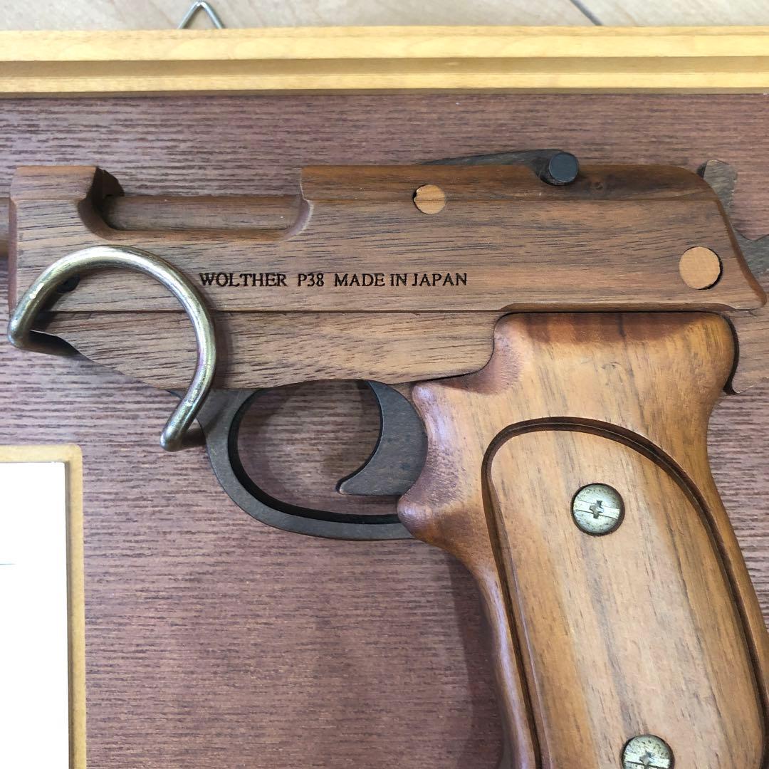 送料込み 台座付き 木製ピストル ワルサーP38 ルパン三世 GRASP