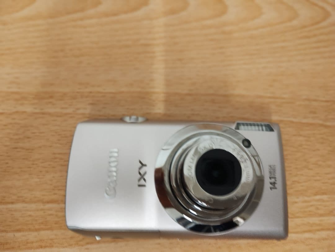 CANON キャノン IXY 10S コンパクトデジタルカメラ　ジャンク品
