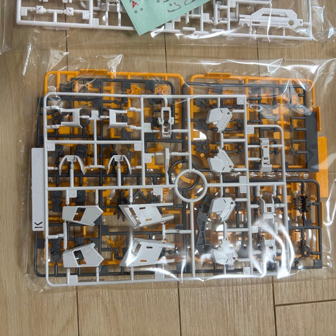 ガンダム RG RX-93 未使用（箱潰れあり） - メルカリ