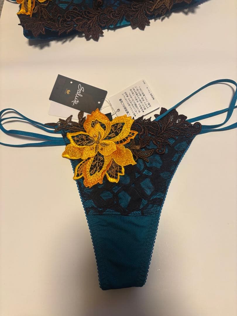 クニ様専用 ワコール サルート F65&TバックM - メルカリ