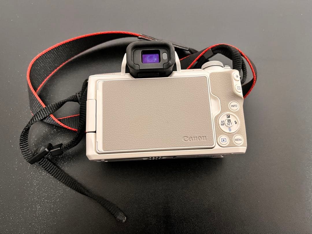 ※ユキ　Canon EOS Kiss M ホワイト レンズ3本付