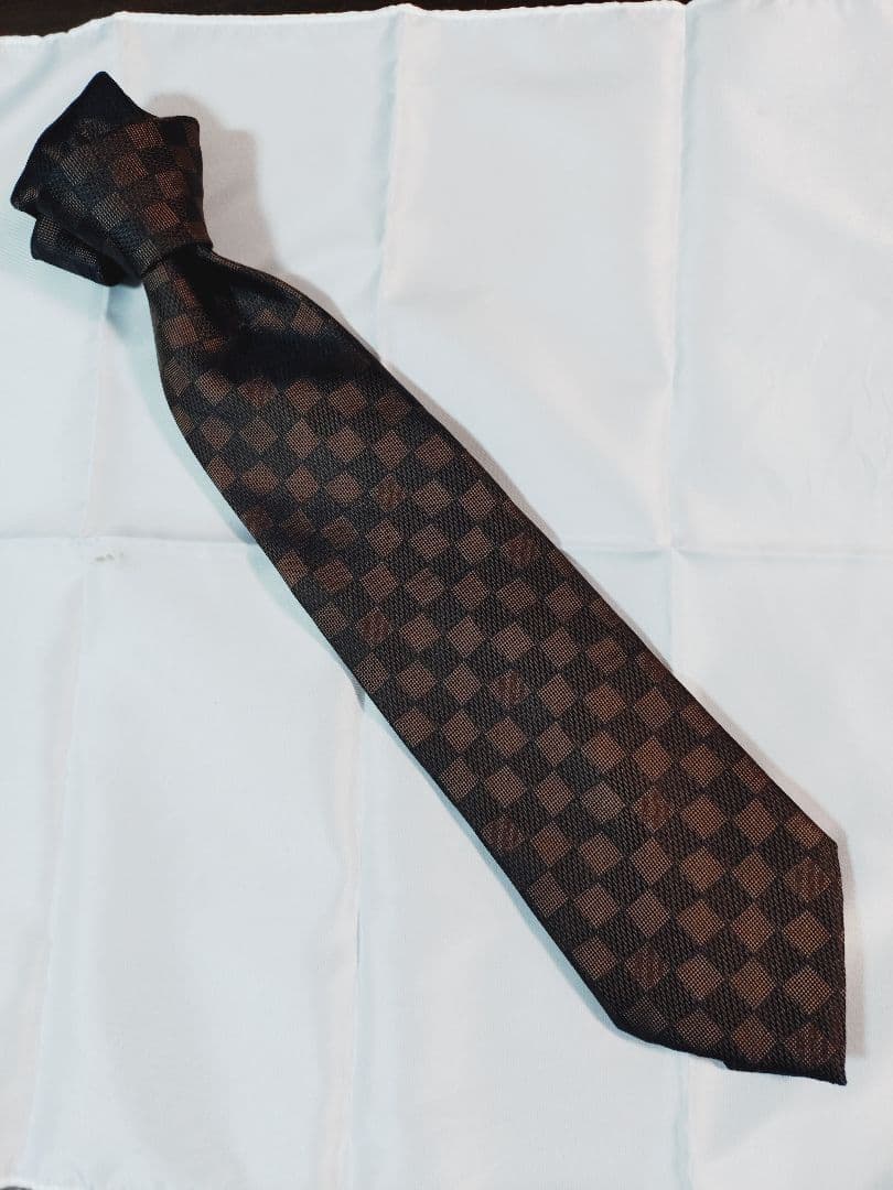 LOUIS VUITTON ブラウンチェック柄ネクタイ - メルカリ