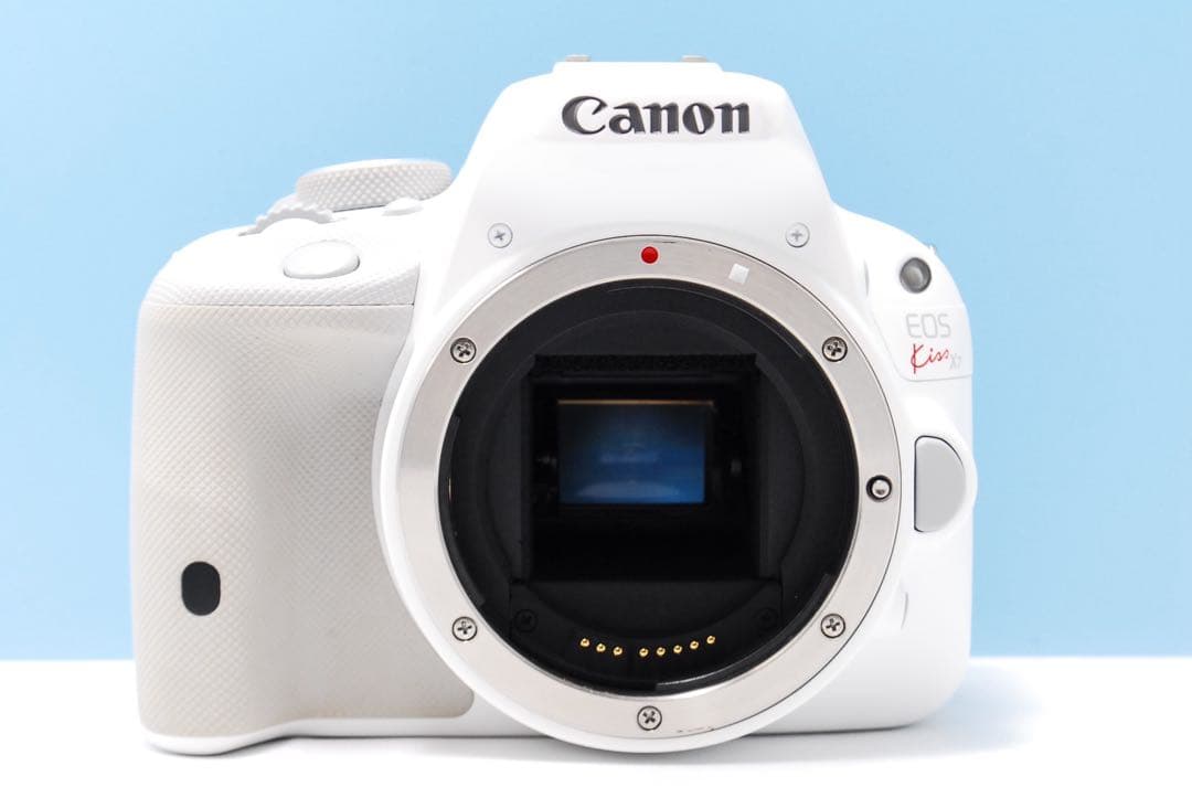 【人気色ホワイト】Kiss X7 手ぶれ補正 軽量 ショット数少ない☆