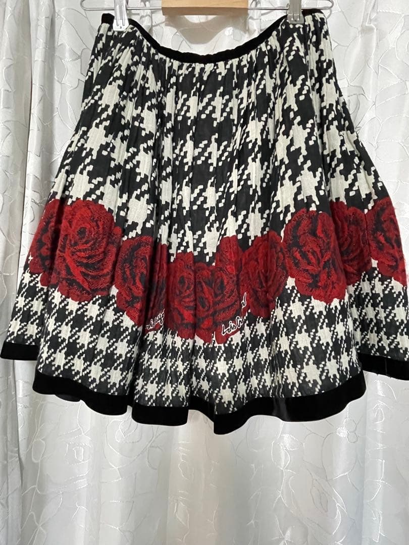 美品】ロイスクレヨン Lois CRAYON スカート 黒 バラ - メルカリ